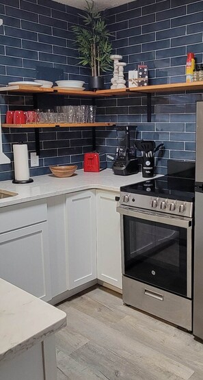 Fridge, microwave, oven, stovetop - Just Tiny with big appeal (Dandridge)