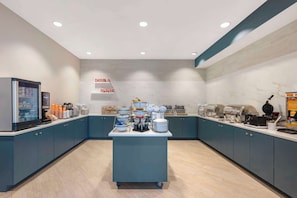 Free daily buffet breakfast - Comfort Suites Richmond East (Richmond)