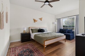 6 bedrooms, iron/ironing board, WiFi, bed sheets