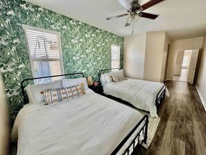 2 bedrooms, desk, iron/ironing board, travel cot - Cactus Cove! 2 Bed/2.5Bath/Pool/Spa/Sleeps 8 (Indio)
