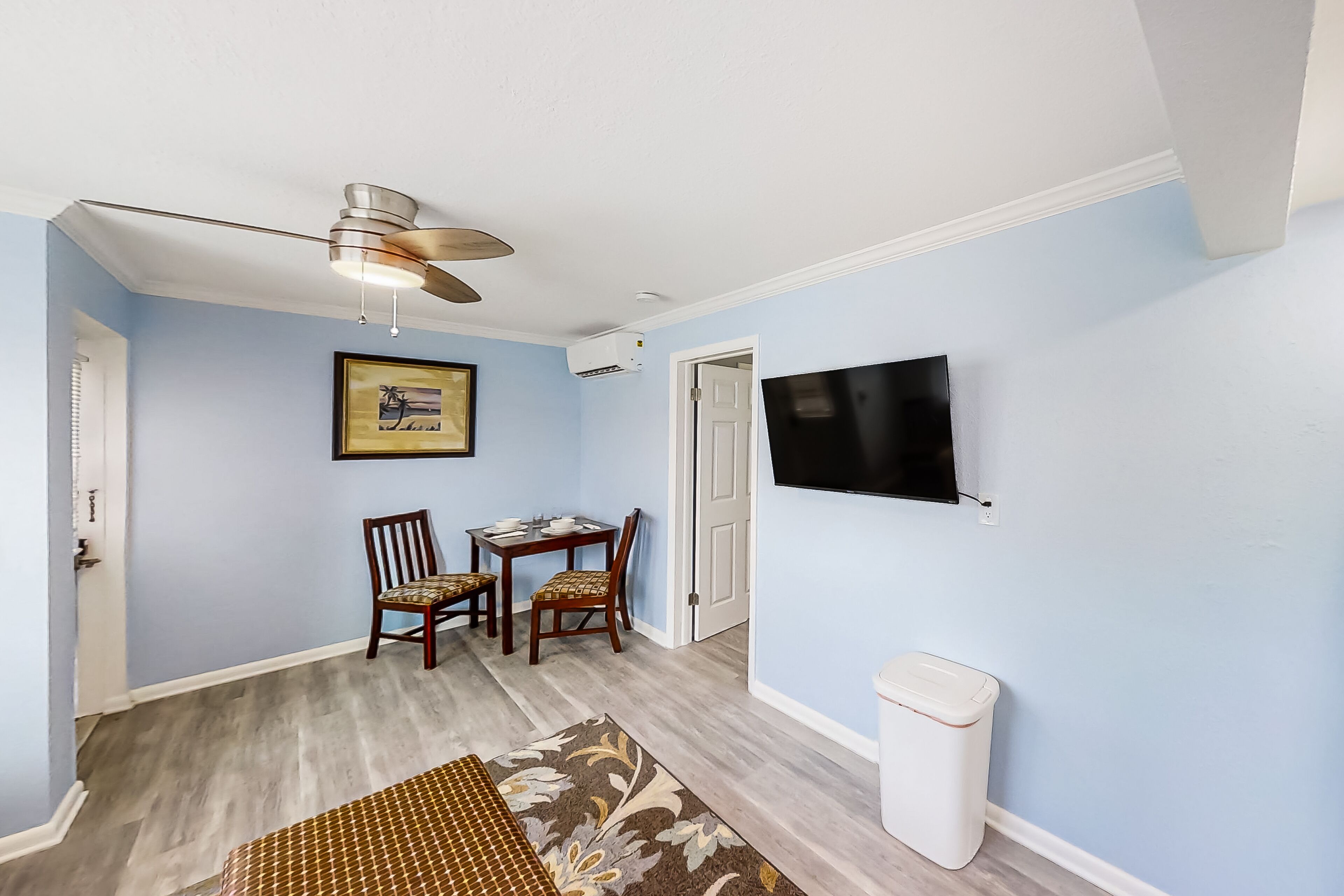 Casual condo with dock, outdoor pool, W/D, kitchenette, partial AC, streaming