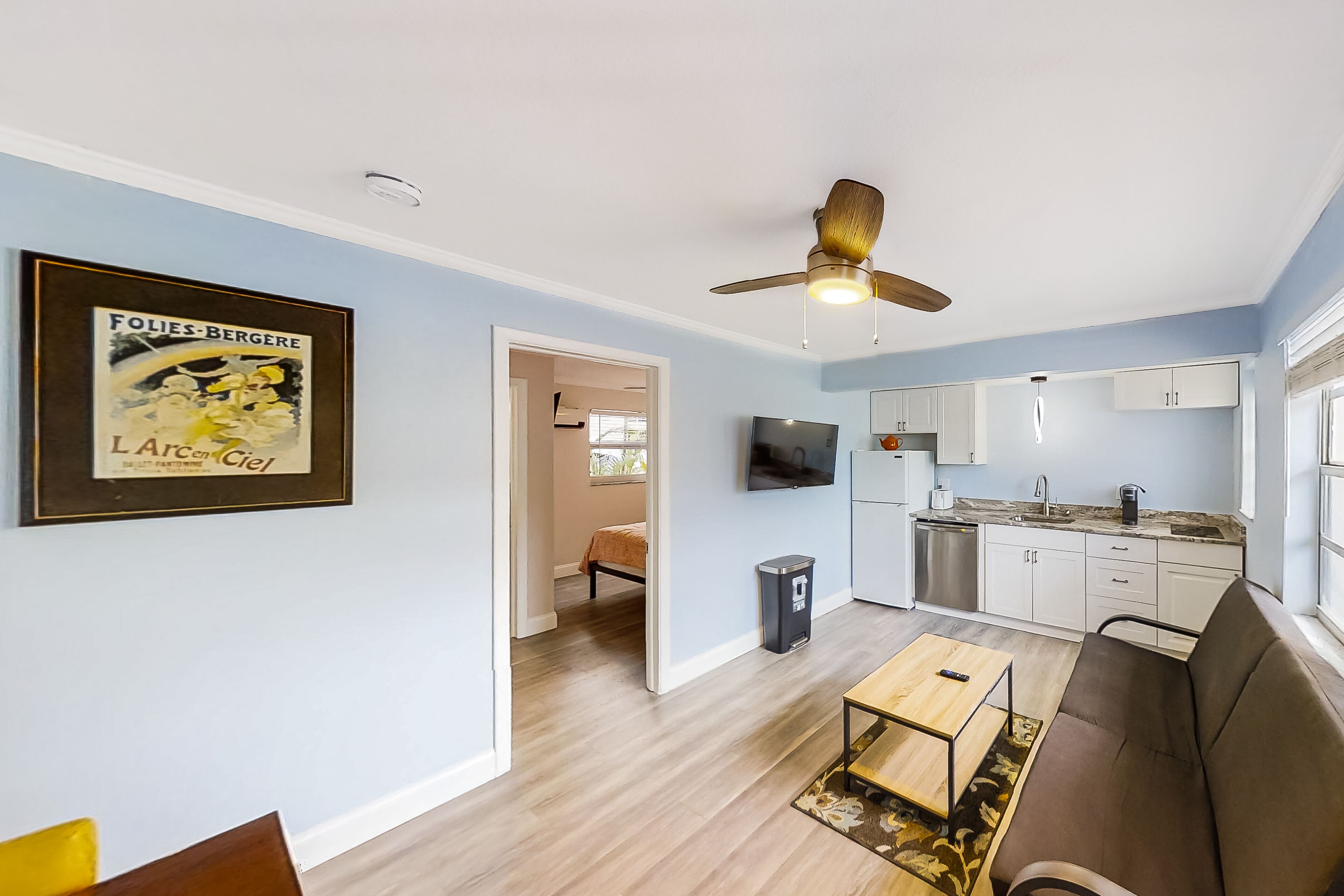 Amazing condo with outdoor pool, dock, W/D, kitchenette, AC, streaming