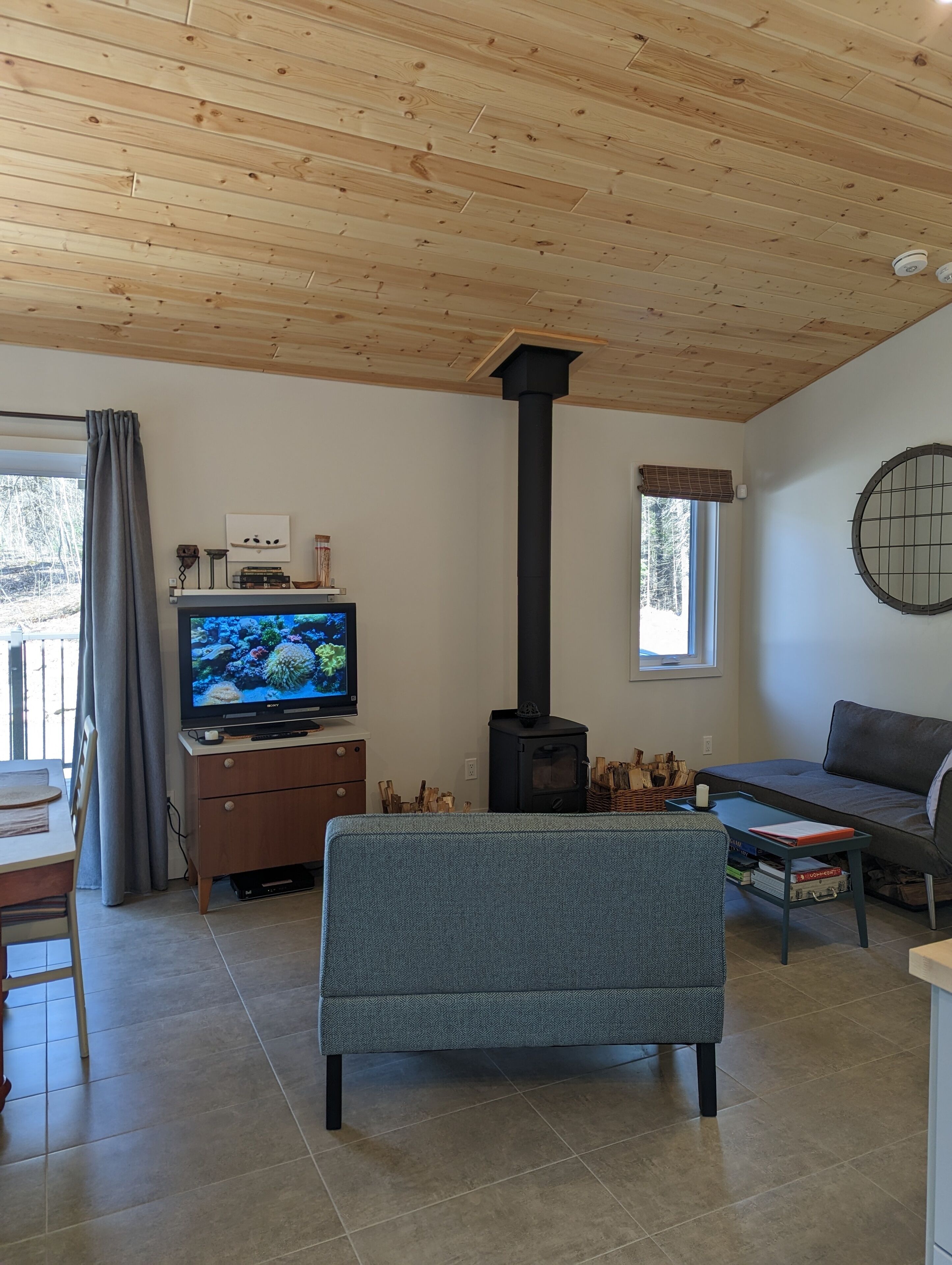 Private new 4 season oasis nestled amongst the trees close to Haliburton Village