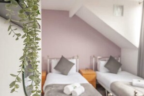 4 bedrooms, iron/ironing board, free WiFi, bed sheets - Beautiful 7-Bed house in Leeds (Leeds)