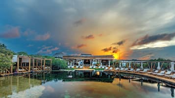 Se sirven desayunos, cenas, brunch y cocina internacional