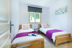 5 slaapkamers, een strijkplank/strijkijzer, gratis wifi, beddengoed