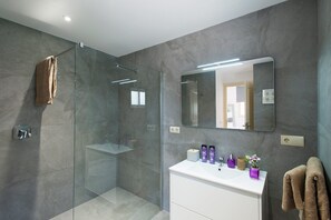 Hair dryer, towels
