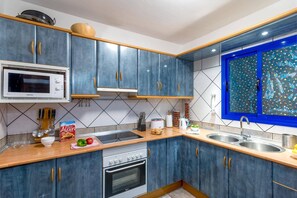 Microwave, dishwasher, coffee/tea maker