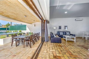 Outdoor dining - Villa Osborne by Villa Plus (Albufeira)