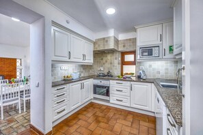 Private kitchen - Villa Osborne by Villa Plus (Albufeira)