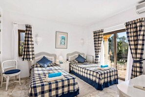 4 عدّة غرف نوم وواي فاي وملاءات أسرّة