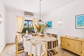 Dining - Villa Racanda by Villa Plus (Carvoeiro)