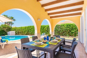 Outdoor dining - Villa Pluton by Villa Plus (Cap d'Artrutx)