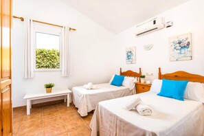 3 bedrooms, iron/ironing board, free WiFi, bed sheets