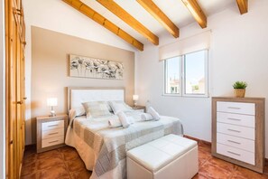 3 bedrooms, WiFi, bed sheets - Villa Sans Bosch by Villa Plus (Ciutadella de Menorca)