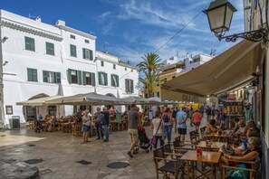 Outdoor dining - Villa Sans Bosch by Villa Plus (Ciutadella de Menorca)