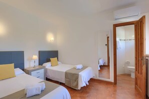 Room - Villa Conxa Bisanyes by Villa Plus (Mallorca)