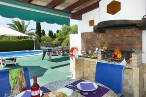 Outdoor dining - Villa Conxa Bisanyes by Villa Plus (Mallorca)