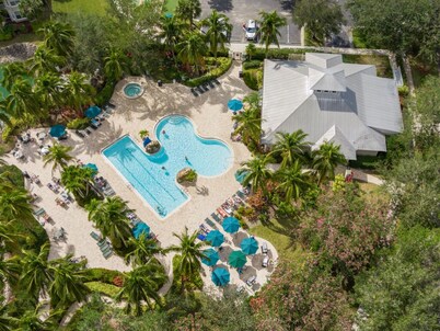 Lely Greenlinks 2nd Floor - on Golf Course, Minutes from Beaches, Downtown!