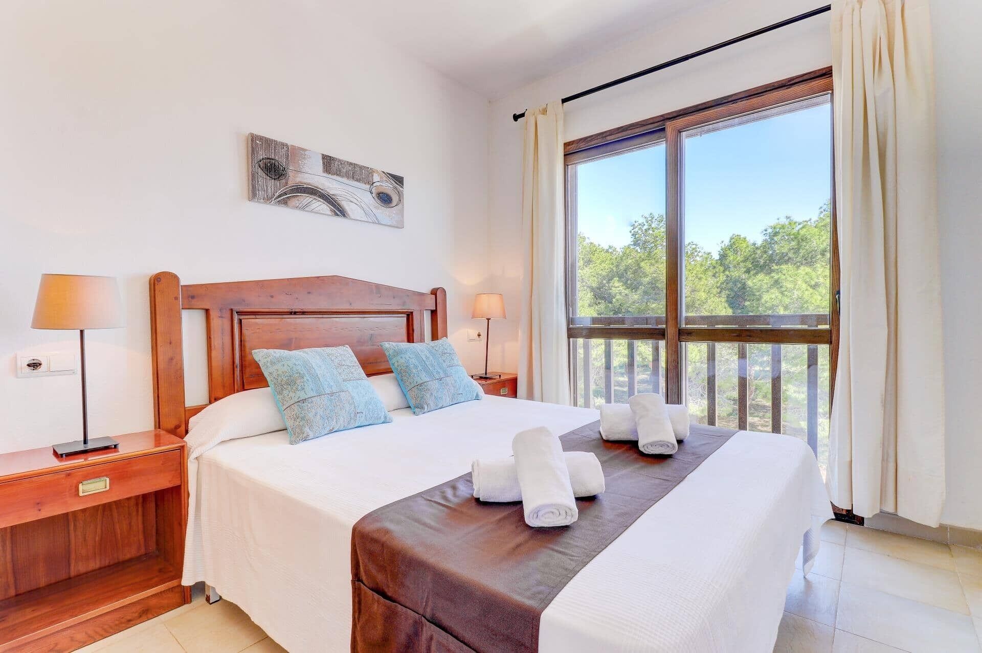 4 bedrooms, WiFi, bed sheets