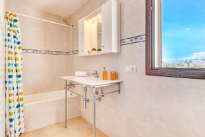 Hair dryer, towels - Villa Mar Egos by Villa Plus (Cala d'Or)