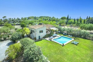 A stone house with a swimming pool, surrounded by lush greenery and trees. - Villa Marina de na Jero by Villa Plus (Pollença)