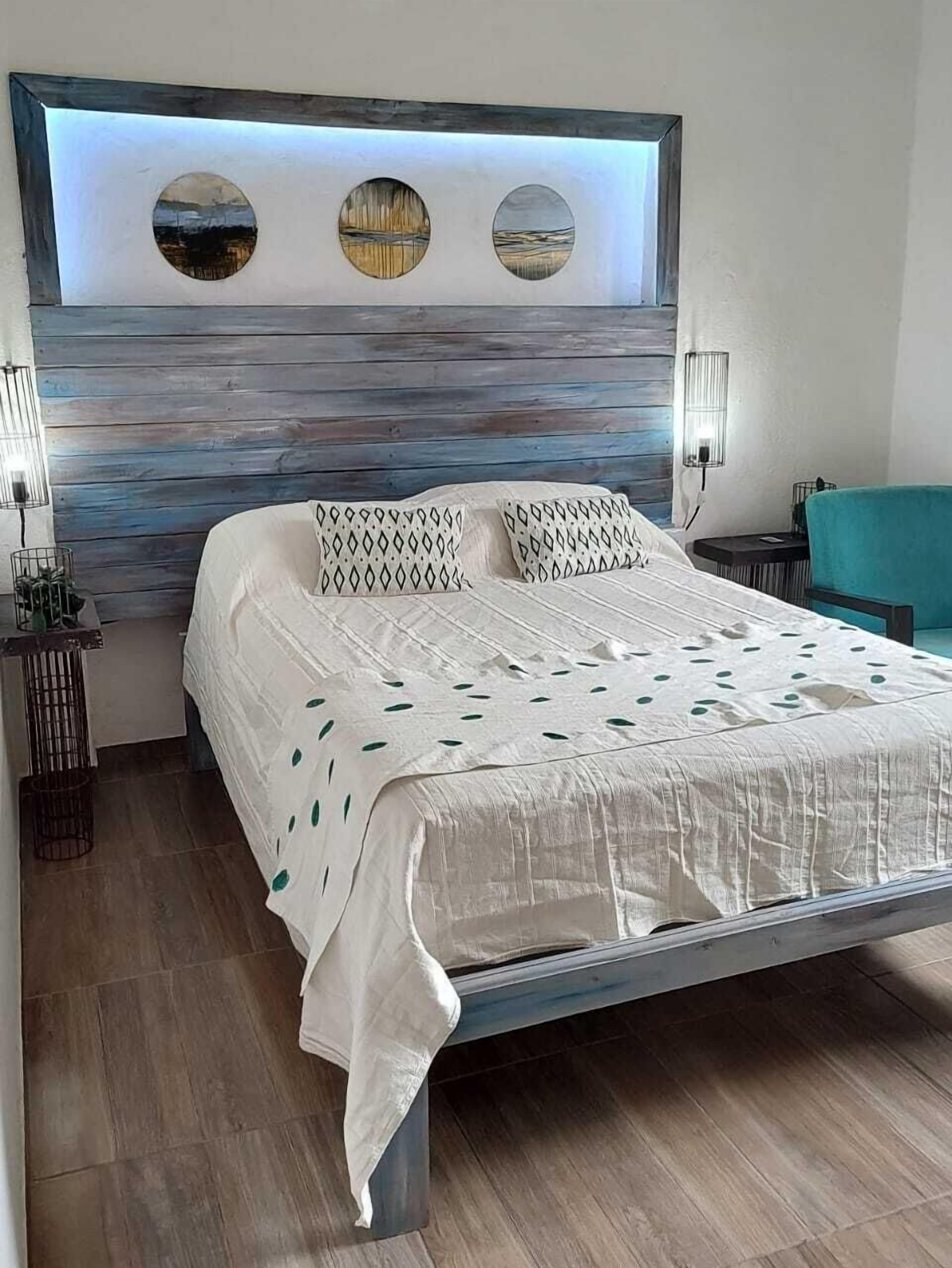 Habitación cuádruple estándar | Decoración personalizada, muebles diferentes y wifi gratis 