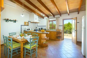 Microwave, dishwasher, coffee/tea maker