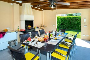 Outdoor dining - Villa Oms by Villa Plus (Mallorca)