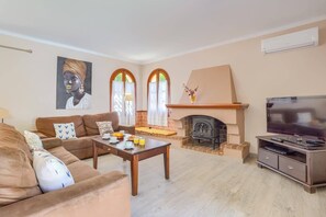 Smart TV, table tennis - Villa Pinos by Villa Plus (Mallorca)
