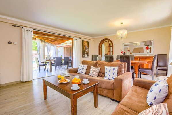 Smart TV, table tennis - Villa Pinos by Villa Plus (Mallorca)