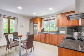 Microwave, dishwasher, coffee/tea maker - Villa Pinos by Villa Plus (Mallorca)