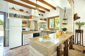 Microwave, dishwasher, coffee/tea maker - Villa Rafael by Villa Plus (Pollença)