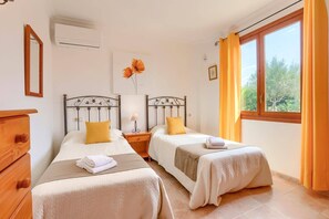 3 عدّة غرف نوم وواي فاي وملاءات أسرّة