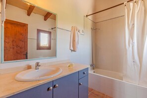 Hair dryer, towels - Villa La Rafal Gran by Villa Plus (Pollença)