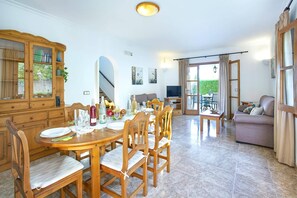 Dining - Villa Roig by Villa Plus (Cala d'Or)