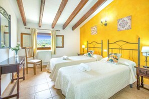 4 Schlafzimmer, BĂŒgeleisen/BĂŒgelbrett, kostenloses WLAN, BettwĂ€sche