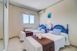 5 bedrooms, WiFi, bed sheets