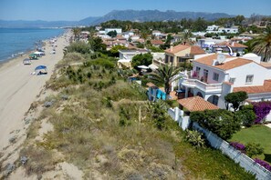 Beach nearby - Villa Pedrosol by Villa Plus (Marbella)