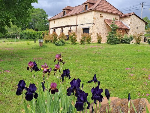 Dans le Périgord Noir, sur le Domaine de la Croix des Alignés Belle Périgourdine
