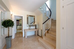 Interior - Villa La Cresta by Villa Plus (Las Lagunas de Mijas)