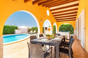 Outdoor dining - Villa Jupiter by Villa Plus (Cap d'Artrutx)