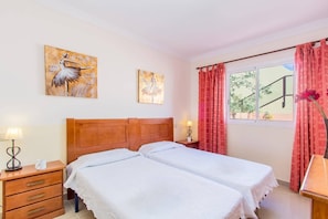 4 chambres, fer et planche à repasser, Wi-Fi gratuit, draps fournis