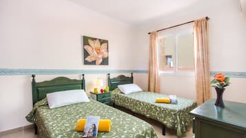 4 bedrooms, WiFi, bed sheets