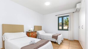 Room - Villa Palm View by Villa Plus (Corralejo)