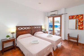 3 bedrooms, iron/ironing board, free WiFi, bed sheets - Villa Silvia II by Villa Plus (Corralejo)