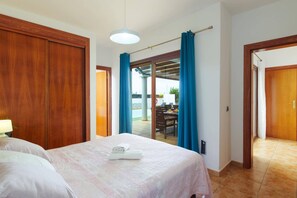 3 bedrooms, iron/ironing board, free WiFi, bed sheets - Villa Maca by Villa Plus (Corralejo)