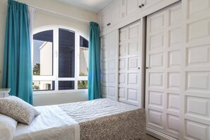 3 chambres, fer et planche à repasser, accès au Wi-Fi (inclus)