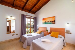 4 chambres, fer et planche à repasser, accès au Wi-Fi (inclus)