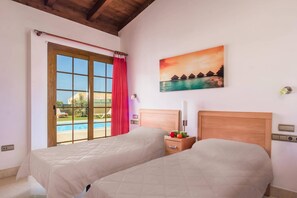 4 chambres, fer et planche à repasser, Wi-Fi gratuit, draps fournis
